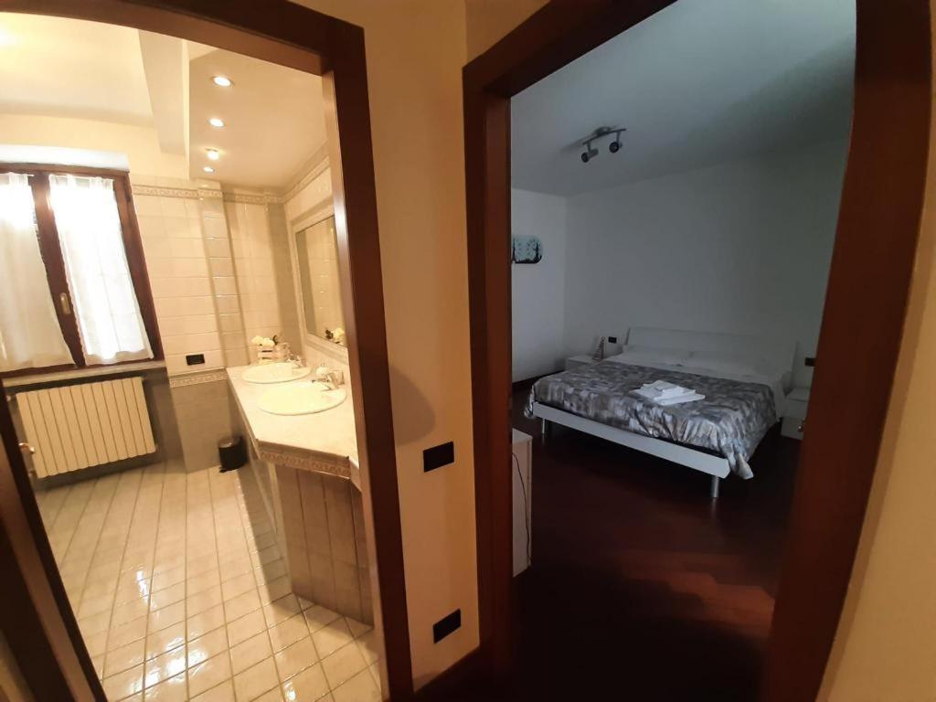 Il Caravaggio Guest House Грассоббьо Экстерьер фото