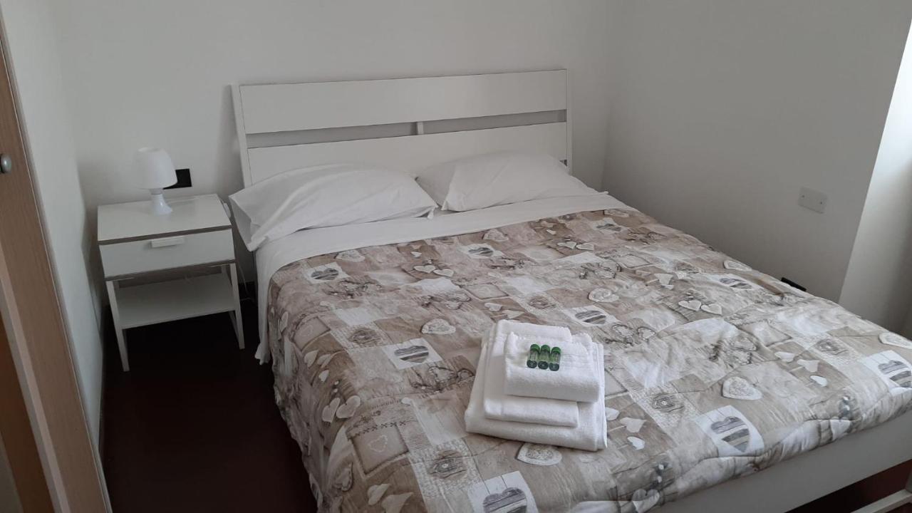 Il Caravaggio Guest House Грассоббьо Экстерьер фото
